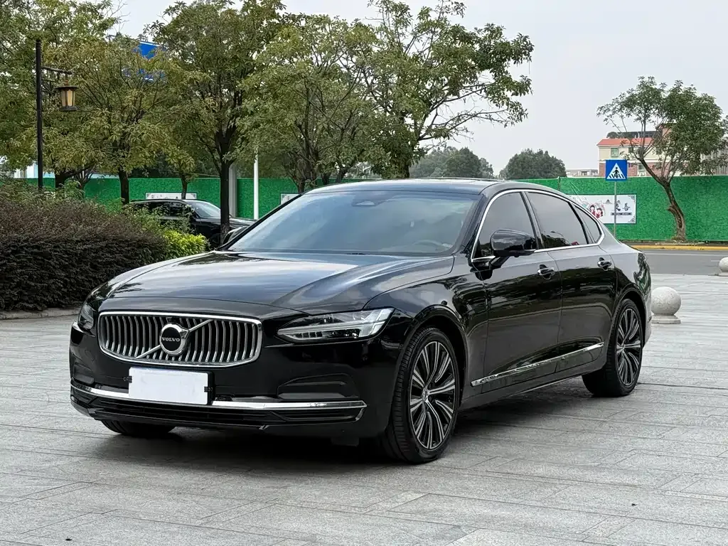 2022 Volvo S90