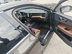2021 Volvo XC60 4WD Luxury, чёрный — фото 9