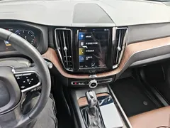 2021 Volvo XC60 4WD Luxury, чёрный — фото 18