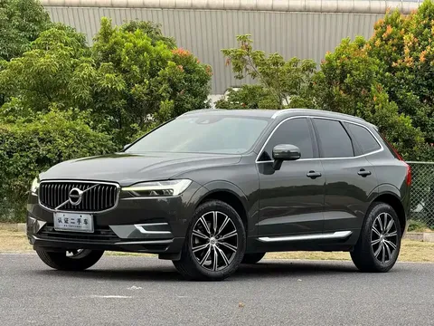 2021 Volvo XC60 4WD Luxury