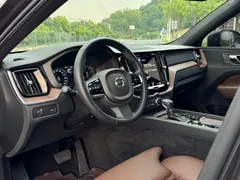 2021 Volvo XC60 4WD Luxury — фото 3