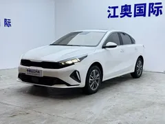 2023 Kia Cerato 1.5L CVT Luxury, белый — фото 1