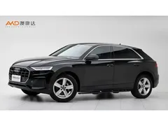2021 Audi Q8 45 TFSI Luxury, чёрный — фото 1