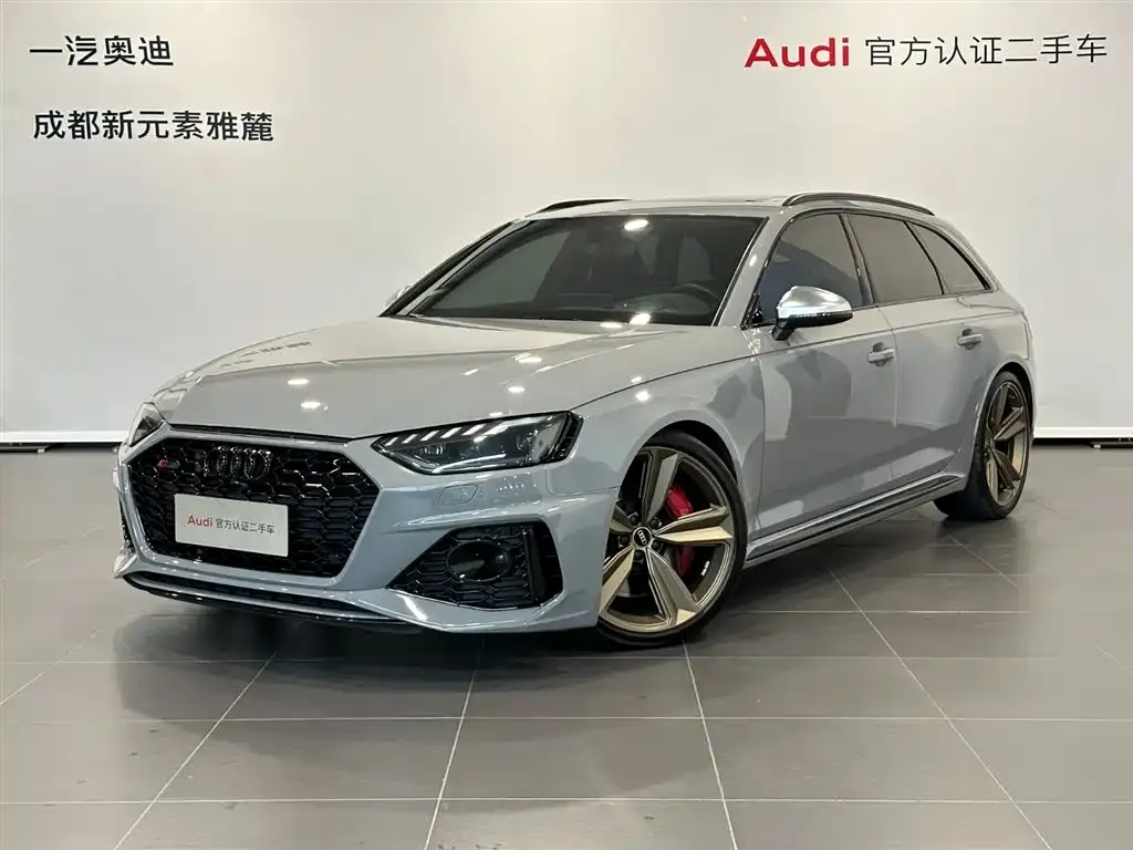 2022 Audi RS 4 Avant Dark Gold