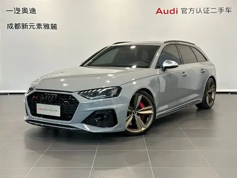 2022 Audi RS 4 Avant Dark Gold
