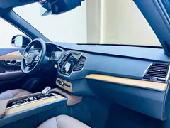 2021 Volvo XC90 7-seat, чёрный — фото 9