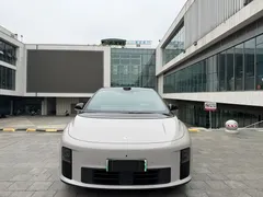 2025 Li Auto i6 4WD Standard — фото 1