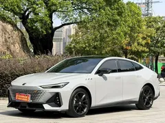 2022 Changan UNI-V 1.5T Premium — фото 1