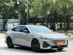 2022 Changan UNI-V 1.5T Premium — фото 2