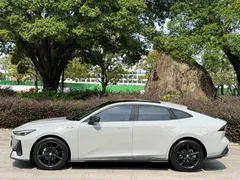 2022 Changan UNI-V 1.5T Premium — фото 7