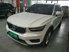 2021 Volvo XC40 4WD Fashion, белый — фото 1