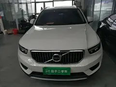 2021 Volvo XC40 4WD Fashion, белый — фото 3