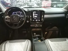 2021 Volvo XC40 4WD Fashion, белый — фото 10