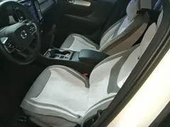 2021 Volvo XC40 4WD Fashion, белый — фото 15