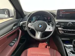 2023 BMW 5 Series 530Li Leading M Sport Package, белый — фото 3