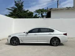 2023 BMW 5 Series 530Li Leading M Sport Package, белый — фото 7