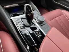 2023 BMW 5 Series 530Li Leading M Sport Package, белый — фото 12