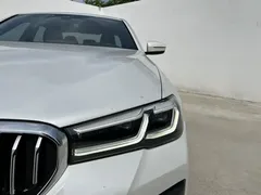 2023 BMW 5 Series 530Li Leading M Sport Package, белый — фото 13