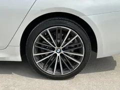 2023 BMW 5 Series 530Li Leading M Sport Package, белый — фото 17
