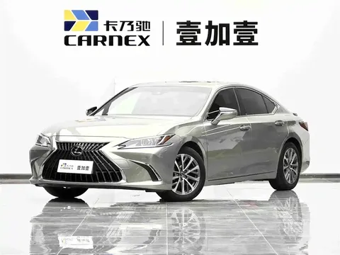 2022 Lexus ES 300h Excellence
