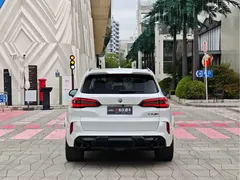 2022 BMW X5 M, белый — фото 4