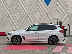 2022 BMW X5 M, белый — фото 7