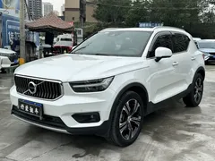 2021 Volvo XC40 4WD Luxury, белый — фото 1