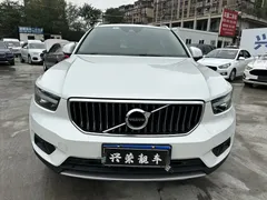 2021 Volvo XC40 4WD Luxury, белый — фото 2