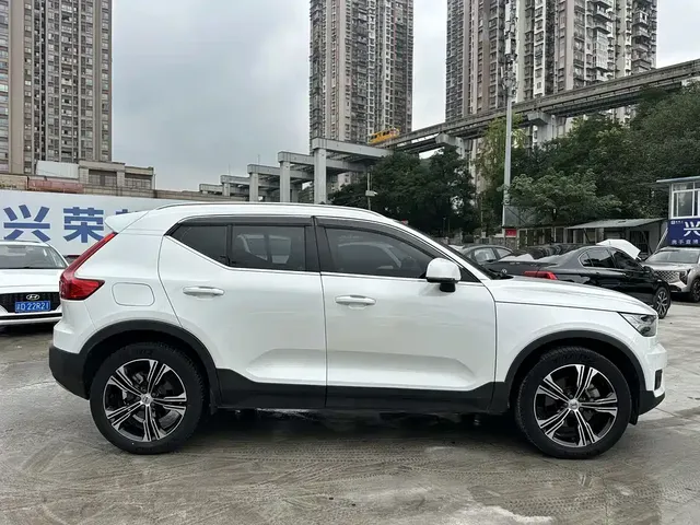 2021 Volvo XC40 4WD Luxury