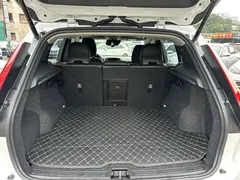 2021 Volvo XC40 4WD Luxury, белый — фото 9
