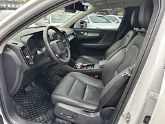 2021 Volvo XC40 4WD Luxury, белый — фото 12