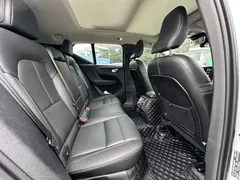 2021 Volvo XC40 4WD Luxury, белый — фото 13