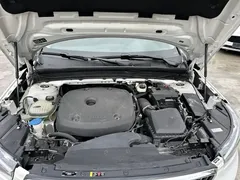 2021 Volvo XC40 4WD Luxury, белый — фото 20