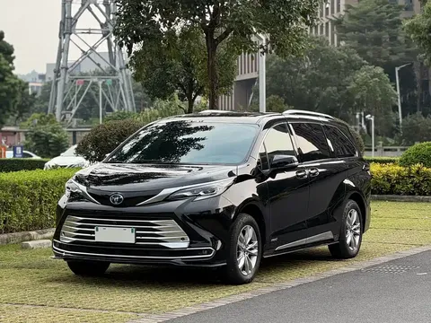 2021 Toyota Sienna 2.5L Hybrid Platinum