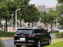 2021 Toyota Sienna 2.5L Hybrid Platinum, чёрный — фото 15