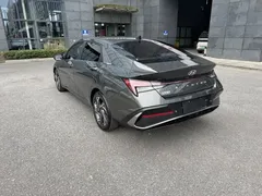 2023 Hyundai Elantra 1.5L CVT LUX Premium — фото 3