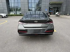 2023 Hyundai Elantra 1.5L CVT LUX Premium — фото 4