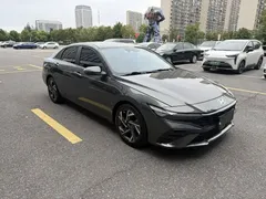 2023 Hyundai Elantra 1.5L CVT LUX Premium — фото 7