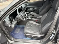 2023 Hyundai Elantra 1.5L CVT LUX Premium — фото 9