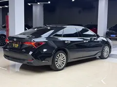 2023 Toyota Avalon Hybrid 2.5L XLE Premium, чёрный — фото 6