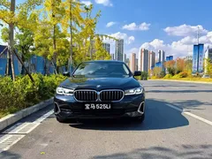 2021 BMW 5 Series 525Li Luxury Package, чёрный — фото 2
