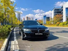 2021 BMW 5 Series 525Li Luxury Package, чёрный — фото 3
