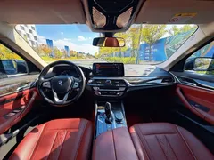 2021 BMW 5 Series 525Li Luxury Package, чёрный — фото 5