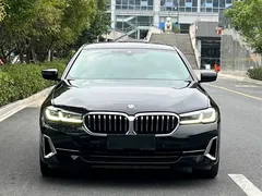 2022 BMW 5 Series 525Li Luxury Package, чёрный — фото 2