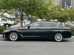 2022 BMW 5 Series 525Li Luxury Package, чёрный — фото 3