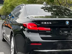 2022 BMW 5 Series 525Li Luxury Package, чёрный — фото 6