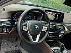 2022 BMW 5 Series 525Li Luxury Package, чёрный — фото 12