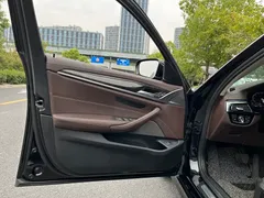 2022 BMW 5 Series 525Li Luxury Package, чёрный — фото 14