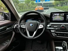 2022 BMW 5 Series 525Li Luxury Package, чёрный — фото 17