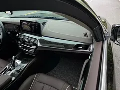 2022 BMW 5 Series 525Li Luxury Package, чёрный — фото 18